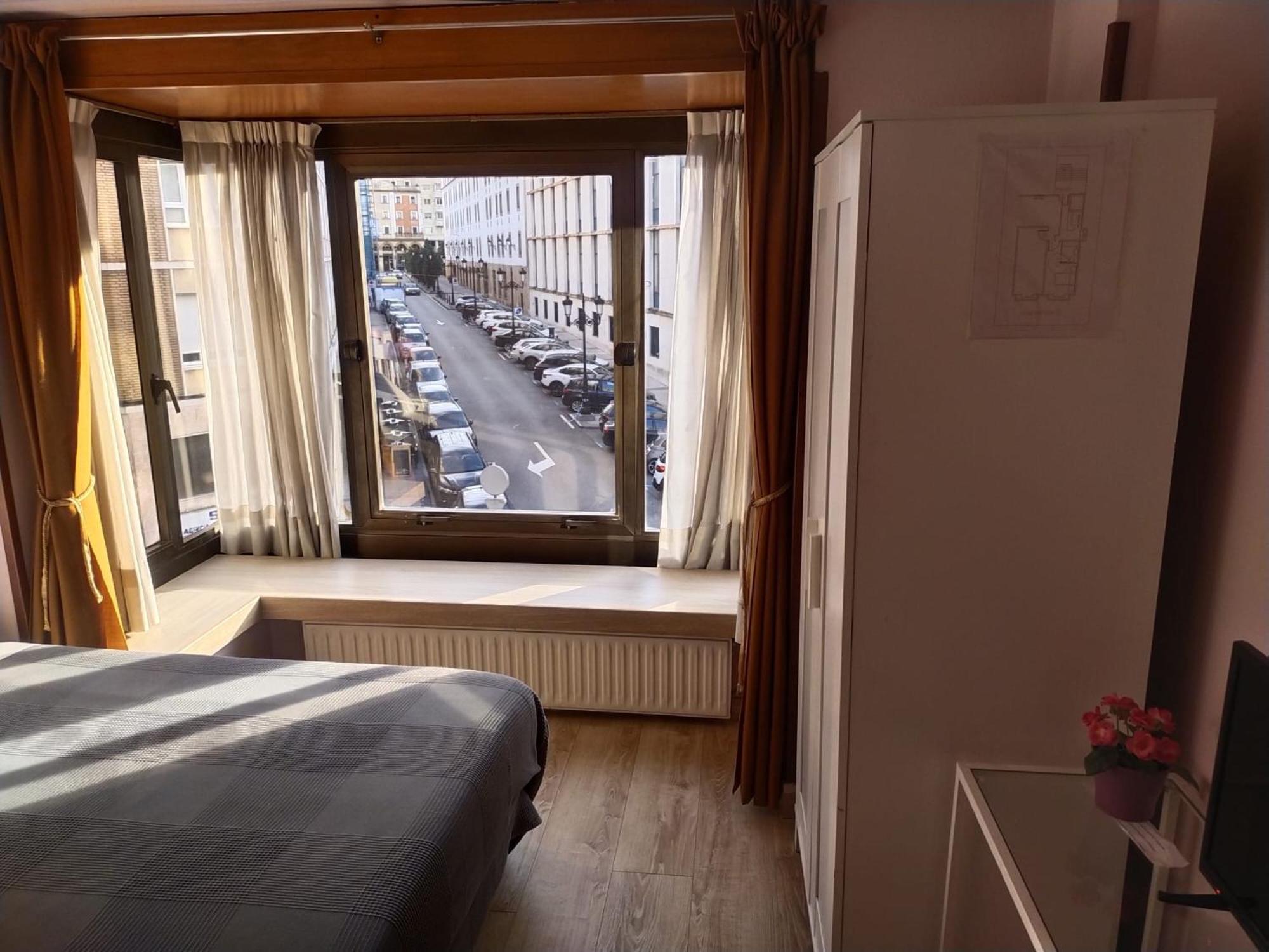Hostal Alvarez Οβιέδο Εξωτερικό φωτογραφία