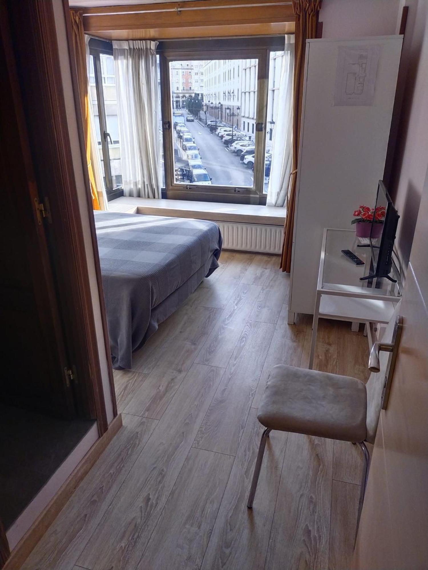 Hostal Alvarez Οβιέδο Εξωτερικό φωτογραφία