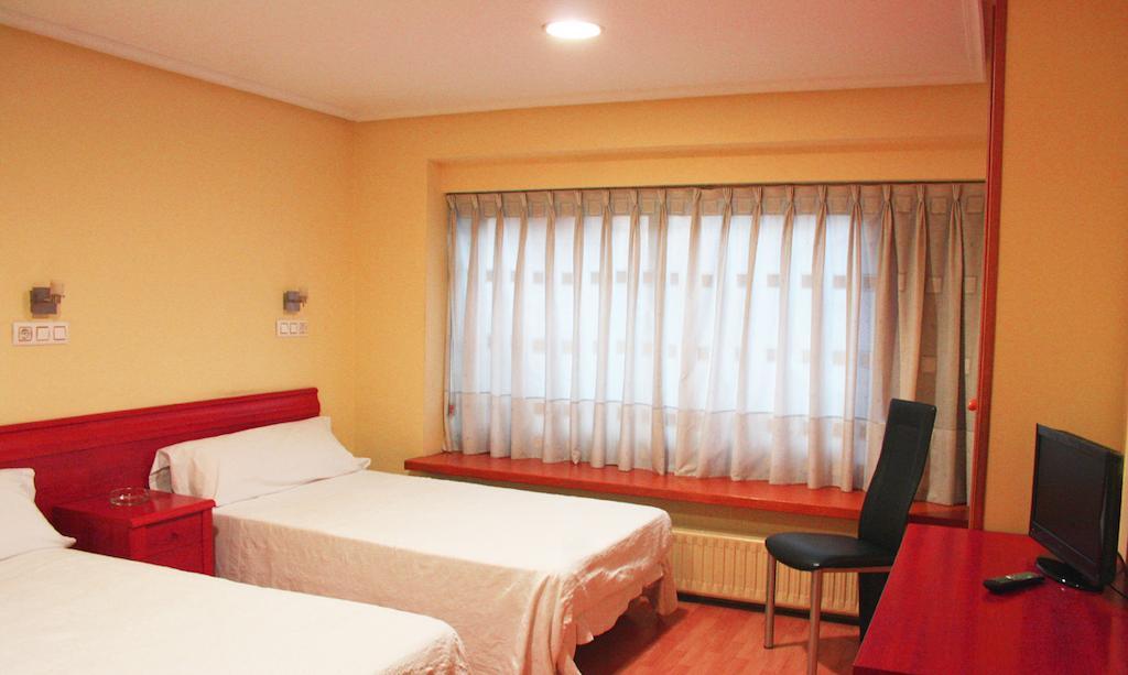 Hostal Alvarez Οβιέδο Δωμάτιο φωτογραφία