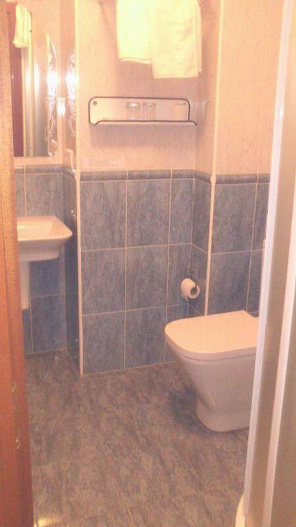Hostal Alvarez Οβιέδο Δωμάτιο φωτογραφία