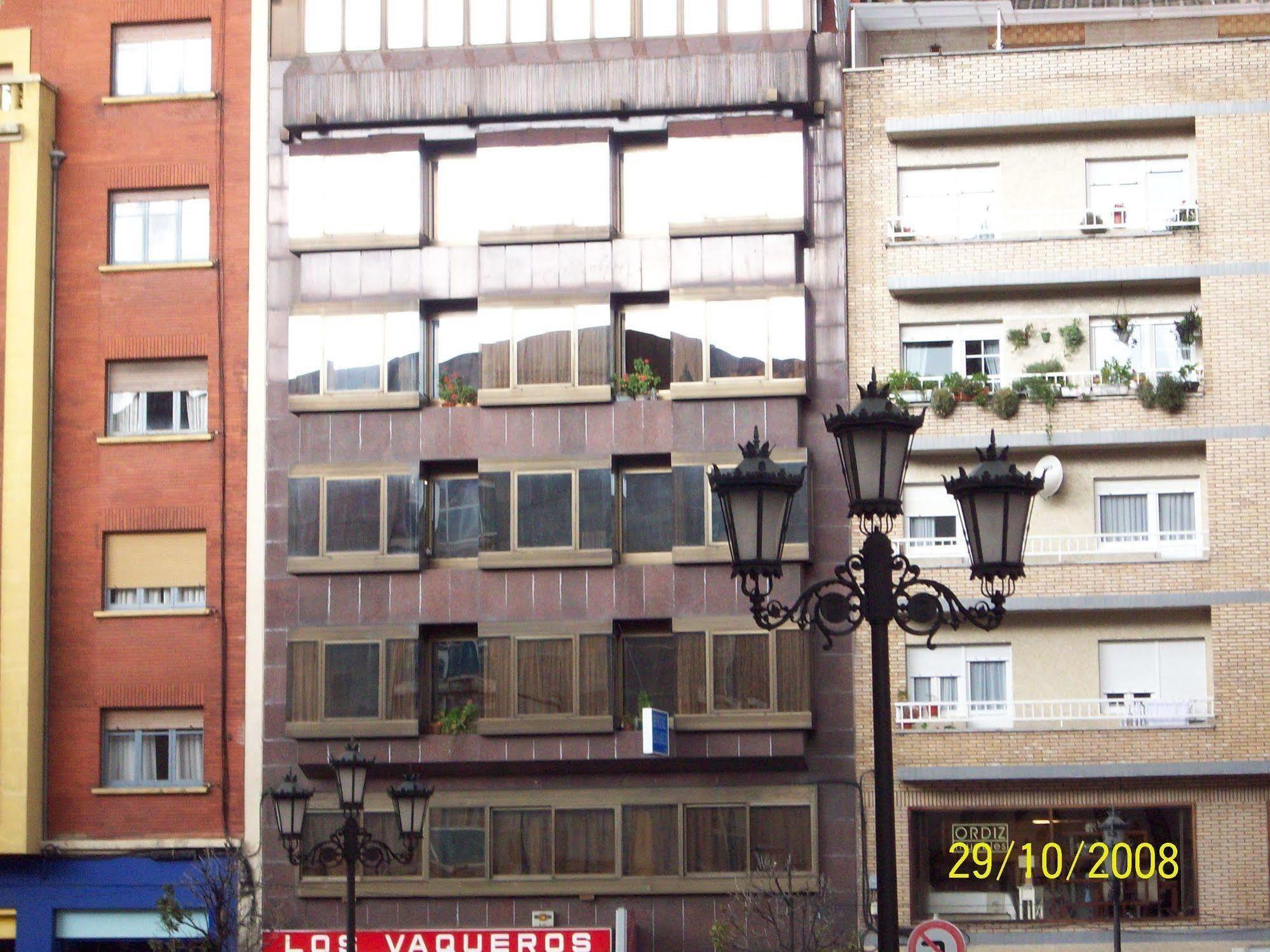 Hostal Alvarez Οβιέδο Εξωτερικό φωτογραφία