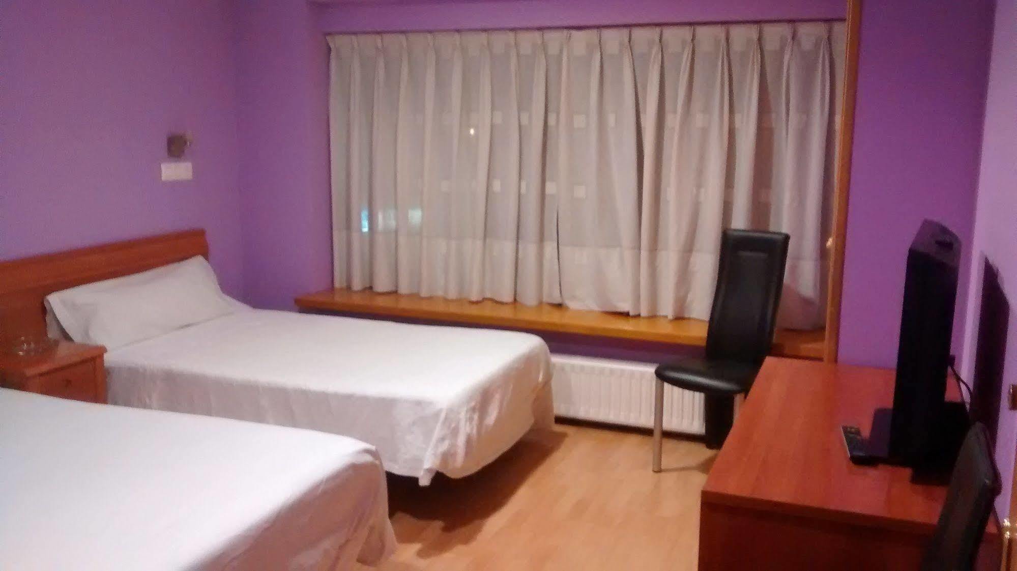 Hostal Alvarez Οβιέδο Εξωτερικό φωτογραφία