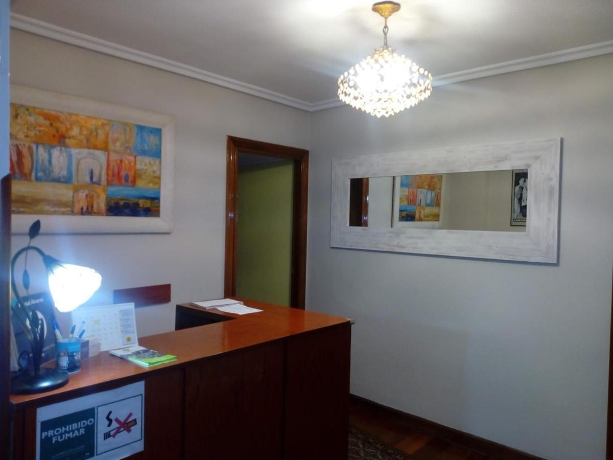 Hostal Alvarez Οβιέδο Εξωτερικό φωτογραφία