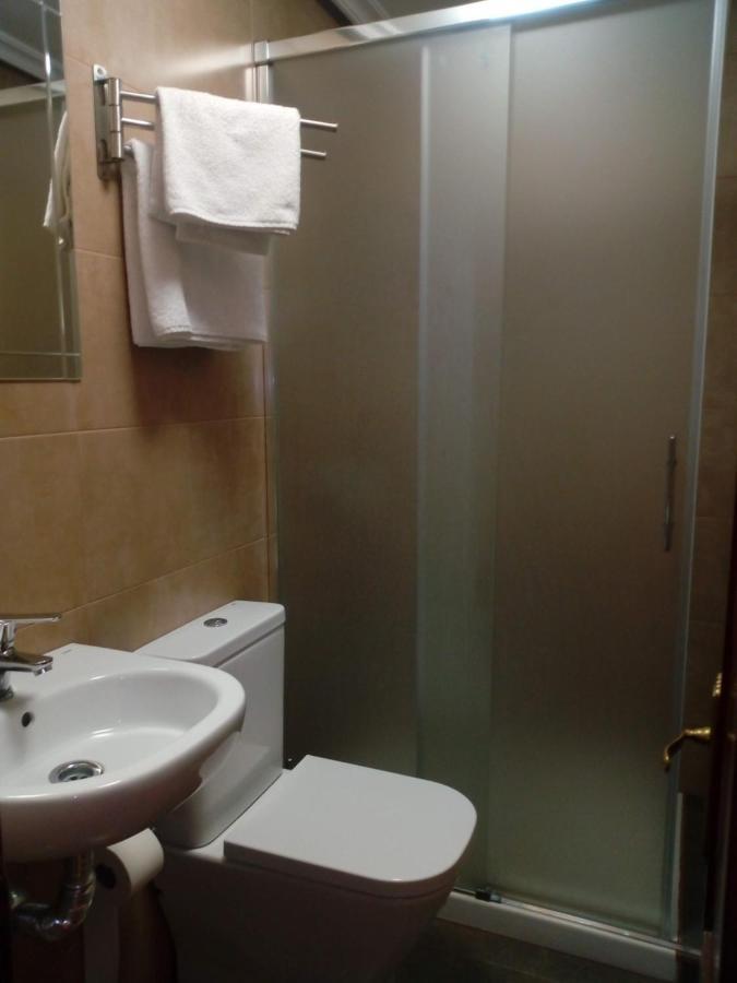 Hostal Alvarez Οβιέδο Εξωτερικό φωτογραφία