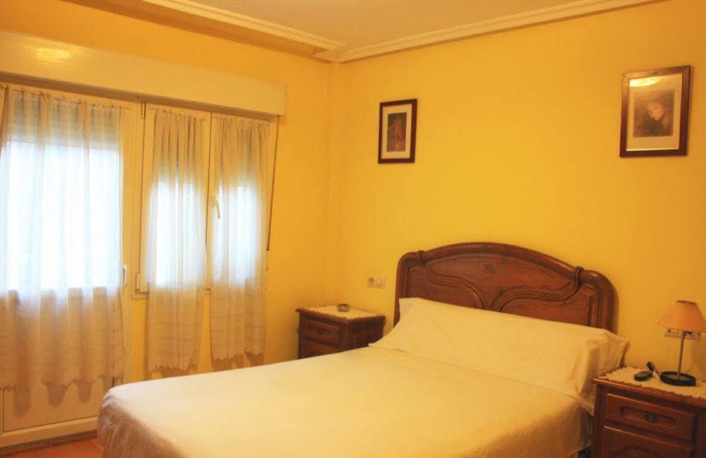 Hostal Alvarez Οβιέδο Εξωτερικό φωτογραφία